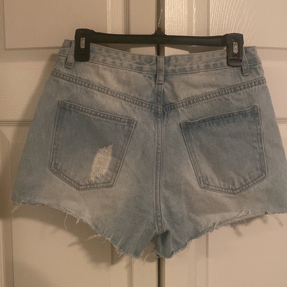 Light wash cut off Jean shorts with stars. NWT - Picture 3 of 3